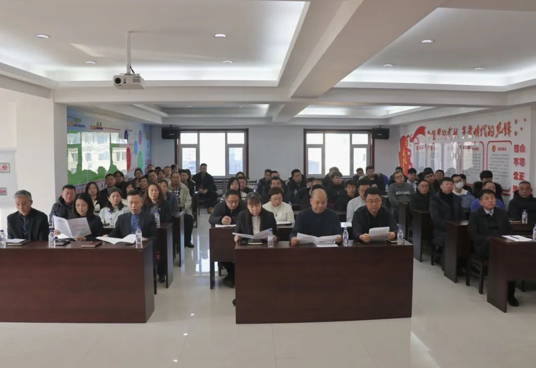 华兴集团隆重举行“鲁班奖”表彰大会(图1) 华兴集团隆重举行“鲁班奖”表彰大会(图1)