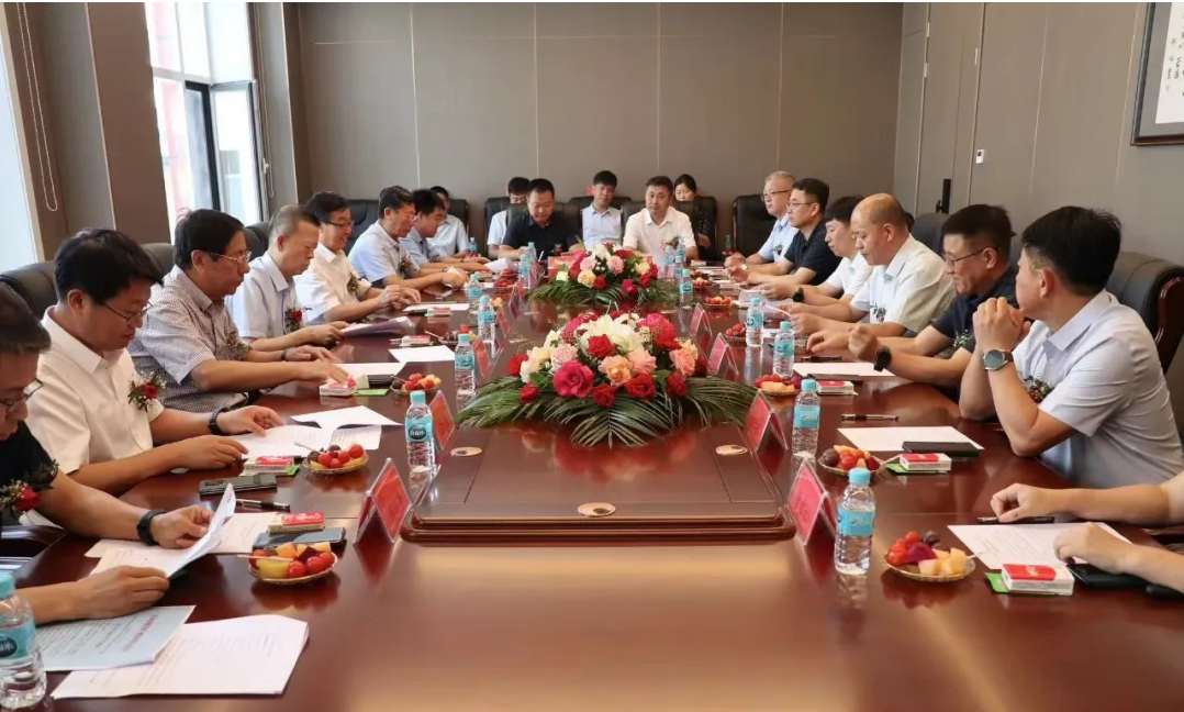 华兴集团与省建苑设计集团签订深化战略合作协议(图1) 华兴集团与省建苑设计集团签订深化战略合作协议(图1)